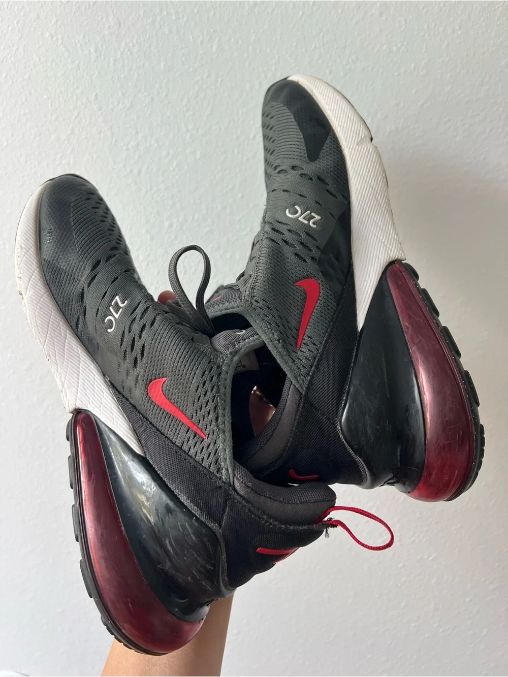 NIKE | Air Max 270 Anthracite and Team Red Sneakers | 5.5